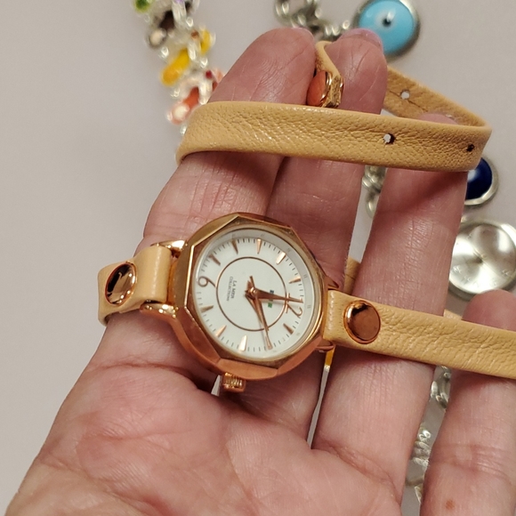 Lot of 6 watches flip flops, wraps, a cuff & charm bracelet all need batteries - Picture 6 of 11